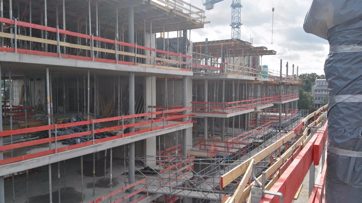 SCOPE_Architekt's tweet photo. Unser #Rohbau in Walldorf ist fast abgeschlossen und es wird begonnen die #Pfosten-Riegel-Fassade zu montieren.
#wdf49 @SAP https://t.co/e5DIOB9Kee