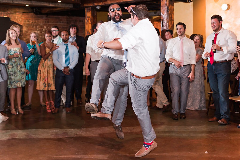 Ayla and Josh’s summer wedding included all the essentials: good food, live music and local brews. Read the blog: ow.ly/4PO930fNPAM