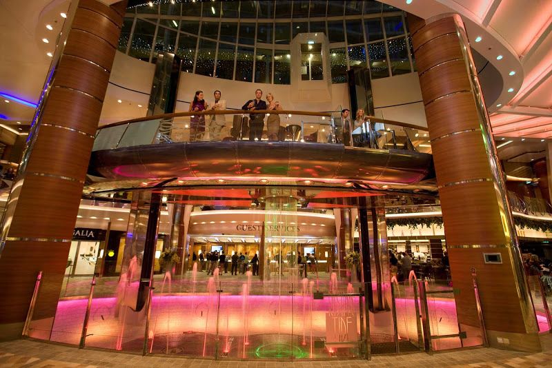 ChilternLiftCo's tweet photo. #Serapid have #awesome #lift #tech, you can see from the rising lift bar installed on the @RoyalCaribbean Oasis of the Seas. #liftoftheweek https://t.co/s1zPXF9Vu7