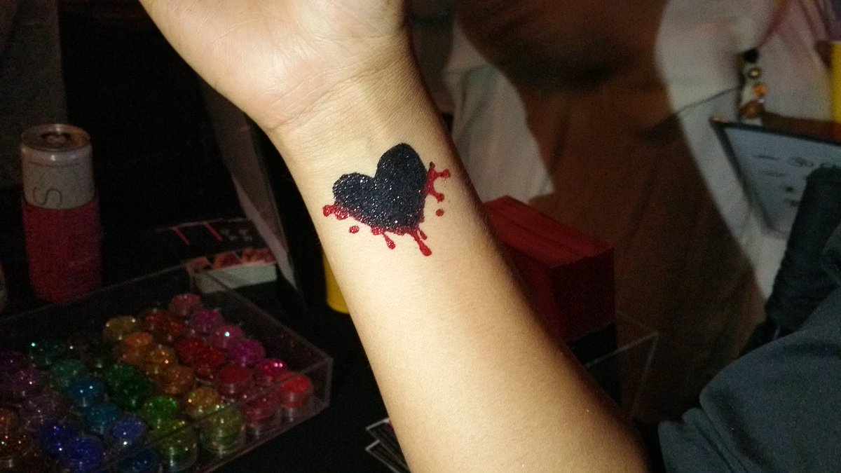 LaineToo's tweet photo. Want to top last year's #Halloween party? #LaineToo is the perfect piece to complete any spook-tacular bash. Book us for your #monstermash. https://t.co/yF8AbgX9Bw