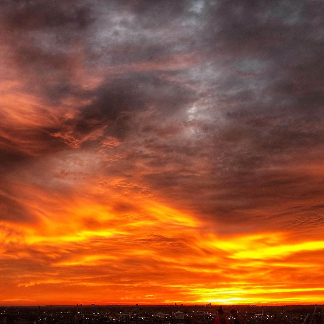 murrayhidary's tweet photo. An amazing sunrise this morning at our #WilliamVale show in NYC! 🌅 #MindTravel https://t.co/VxwbRIAxD4