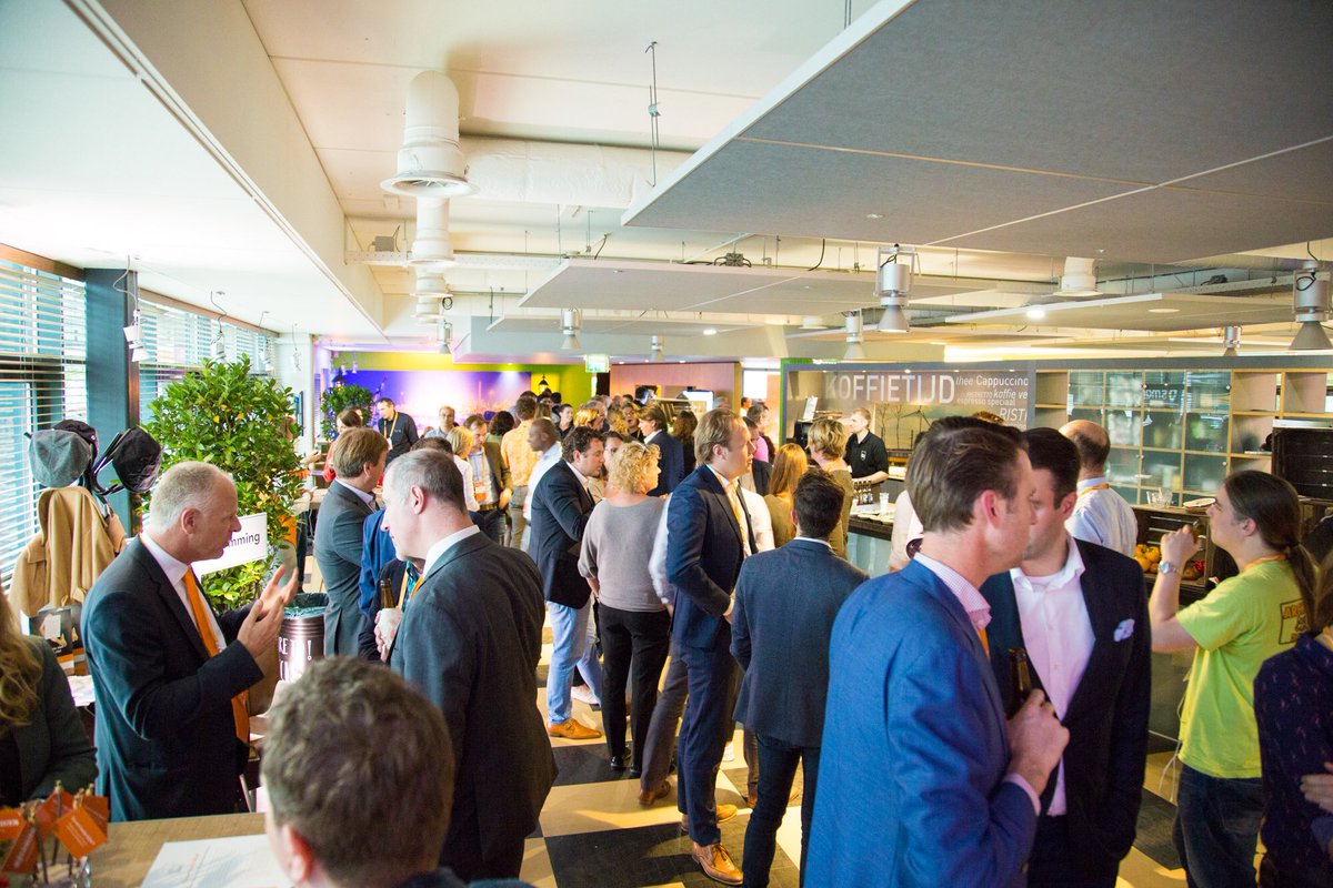 kevinrommen's tweet photo. De Innovatiedagen zitten er weer bijna op, maar de borrel staat nog voor de deur! We kijken nu al terug op 2 succesvolle dagen. #OID2017 https://t.co/ZTzmk1OIVp