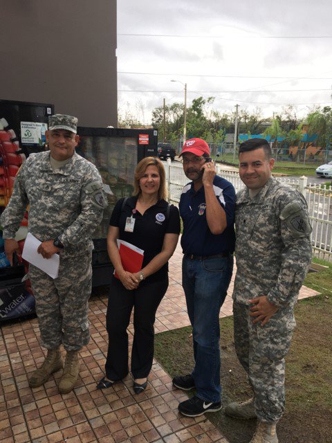 FEMAespanol's tweet photo. Estamos trabajando para proveer teléfonos satelitales a todos los alcaldes de PR- el alcalde Avilés de Moca probó el suyo ayer. #Maria https://t.co/0Ts5i76qSs