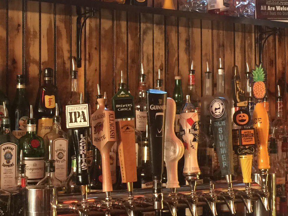 It's good to be a #divebar <a href="/TheRitzMV/">The Ritz</a> - new #menu same good music #karaoke &amp; more pointbrealty.com/marthas-vineya… #oakbluffs