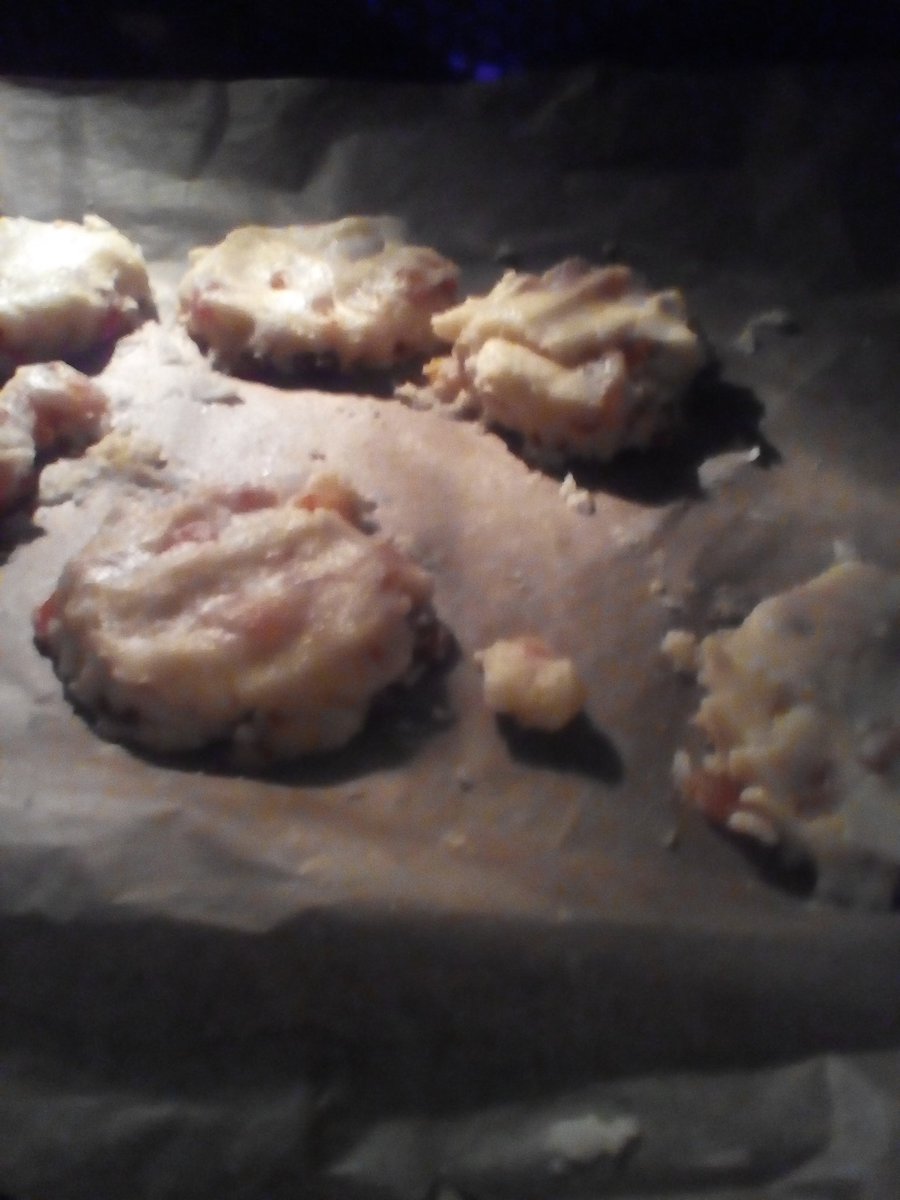 Gfbbakerybites's tweet photo. Apricot almond gf cat face biscuits. Look out for this recipe video tonight on my blog #blogger #glutenfree #blogrecipe https://t.co/ZDaHxvsbCV