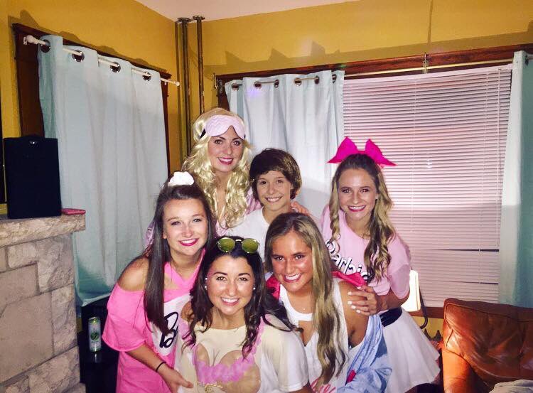 sydkrause's tweet photo. Thanks Pi phi for giving me friends like them to wing it with #wingitwednesday @kstatepiphi https://t.co/rT2uNaohbJ