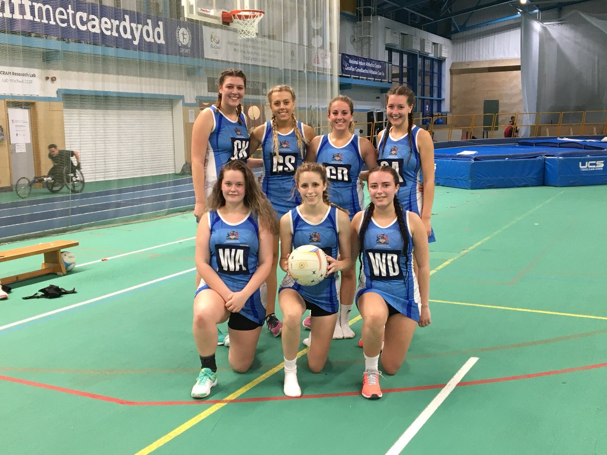 UOGNetballClub's tweet photo. Unfortunate loss for our 5th team today! Least they’re still smiling! #bare7 #teamglos https://t.co/nAyHL4lAda