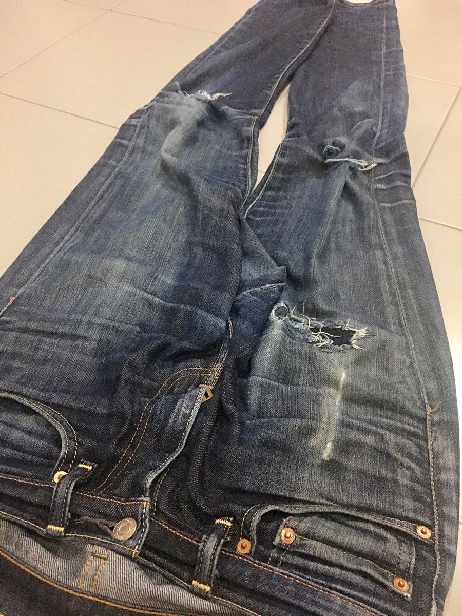 GibbyisFlying's tweet photo. My Levis Raw, (4 Years 4 Months).
Whiskers &amp; Honeycombs &amp; Ripped
(4 wash, 4 soak). https://t.co/PzMsXgwYoH