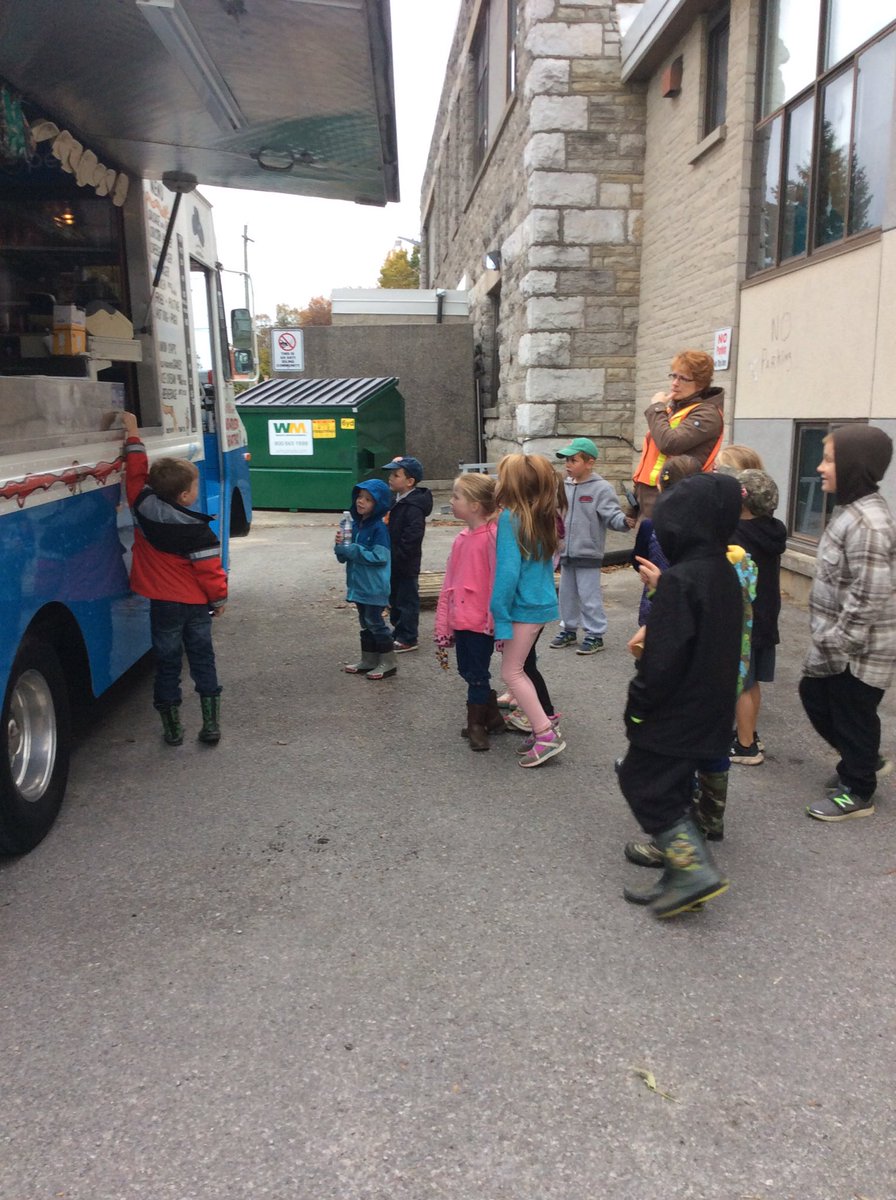 MrsSarahCassidy's tweet image. S's wondered what their chip truck will need? Thank Duffer's chip wagon for the experience!@alcdsb_cart @ALCDSB