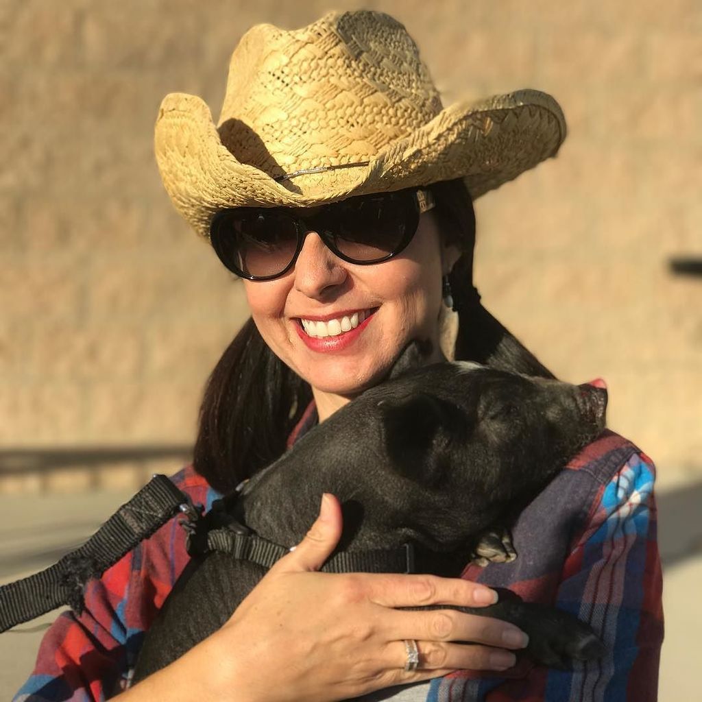 RainbowRidge_VV's tweet photo. Ms.Pulido kissed a pig this morning for @jumpropeforheart ! #lifeattheridge https://t.co/dCuekNSGR8 https://t.co/RUKBgux3Y3