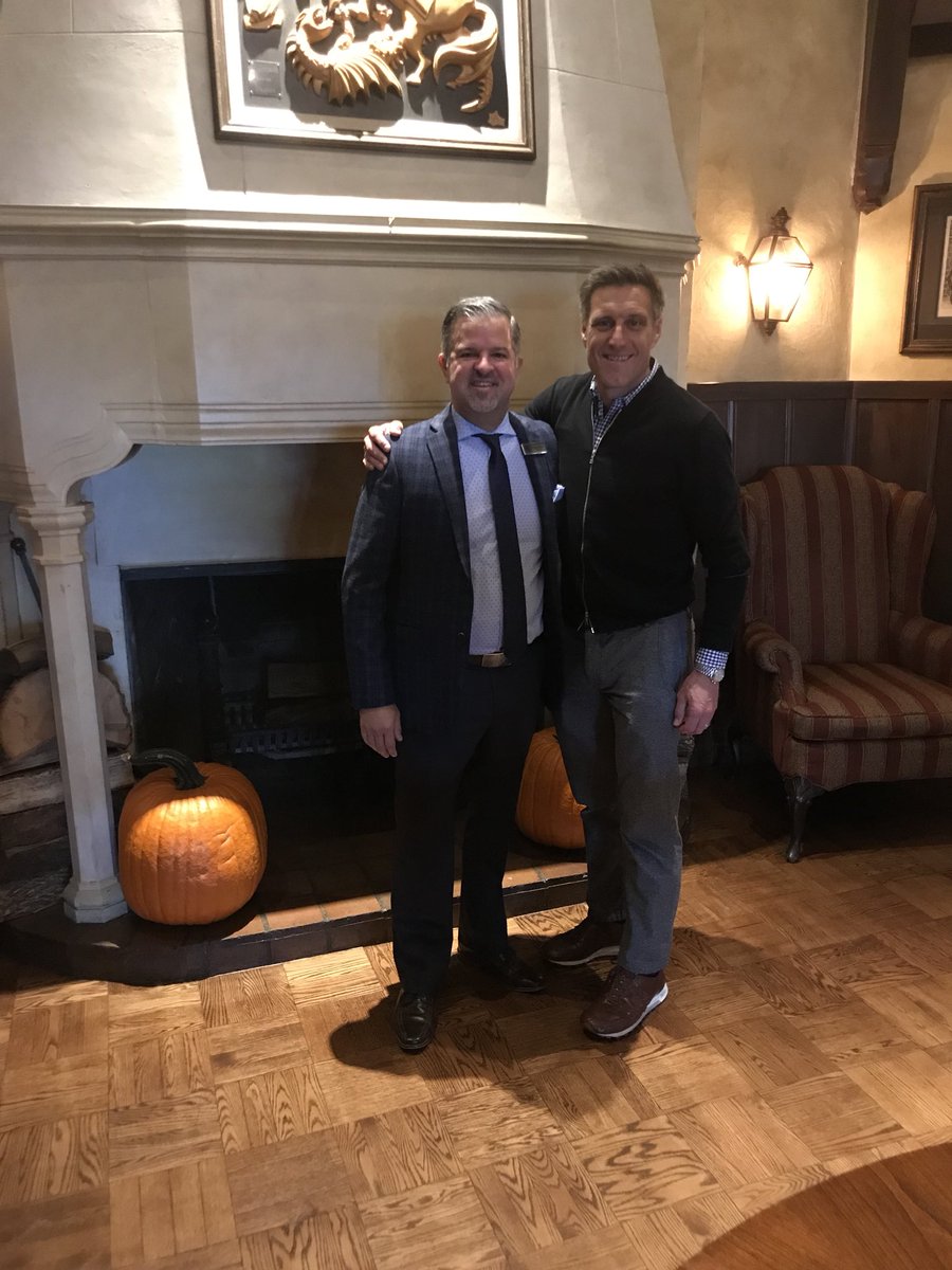 Looking forward to pouring wines of <a href="/Scarpettawine/">Scarpetta Wine</a> #friuli <a href="/BobbyStuckeyMS/">Bobby Stuckey</a> pleasure to chat today <a href="/StGeorgesGCC/">St. George's GCC</a>