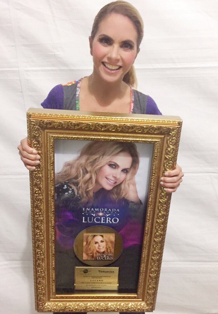 Aicha_Lucero's tweet photo. Celebrar con usted con éxito no terminará @LuceroMexico #EnamoradaConBanda #CDORO 👏👏👏👏👏 https://t.co/XKJ7WDBCT9