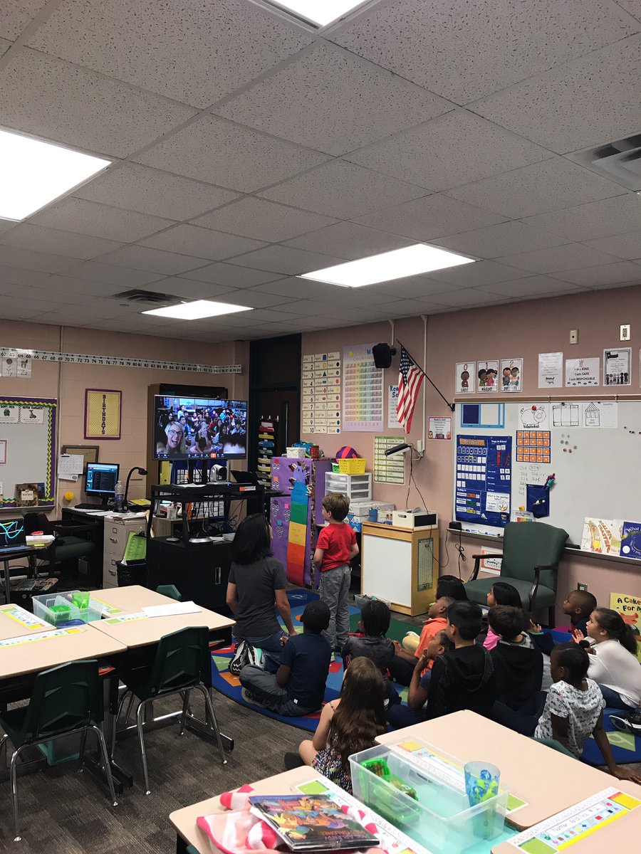 HumbleISD_HE's tweet photo. Ms. Gordon's 1st graders are Zoom Conferencing with a penpal class in California.They are meeting each other for the first time. @HumbleISD https://t.co/tszsg32zeE