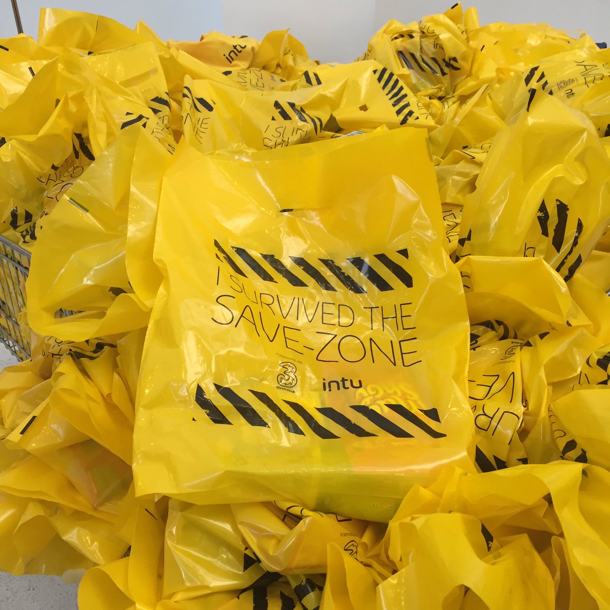 Braeheadcentre's tweet photo. #intustudent night in partnership with @ThreeUK has started. Come and collect your goodie bag from outside Waterstones https://t.co/6Ldz263sFk