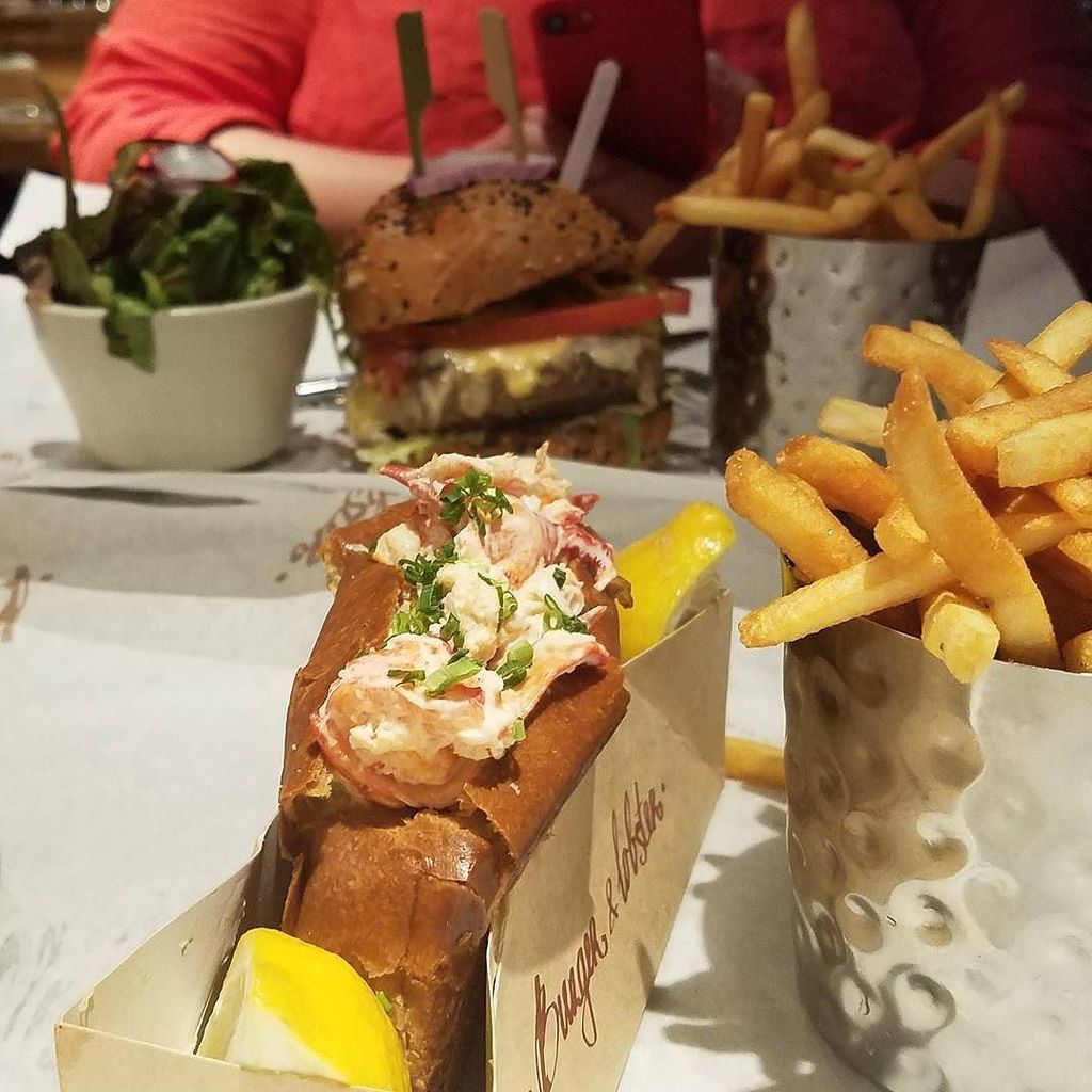 LobsterNYC's tweet photo. RT @ryogachan Pre-theatre with @tpeeatnyc ... can't beat a lobster.... and burger #gotitbackwards https://t.co/maz3D5n9pL