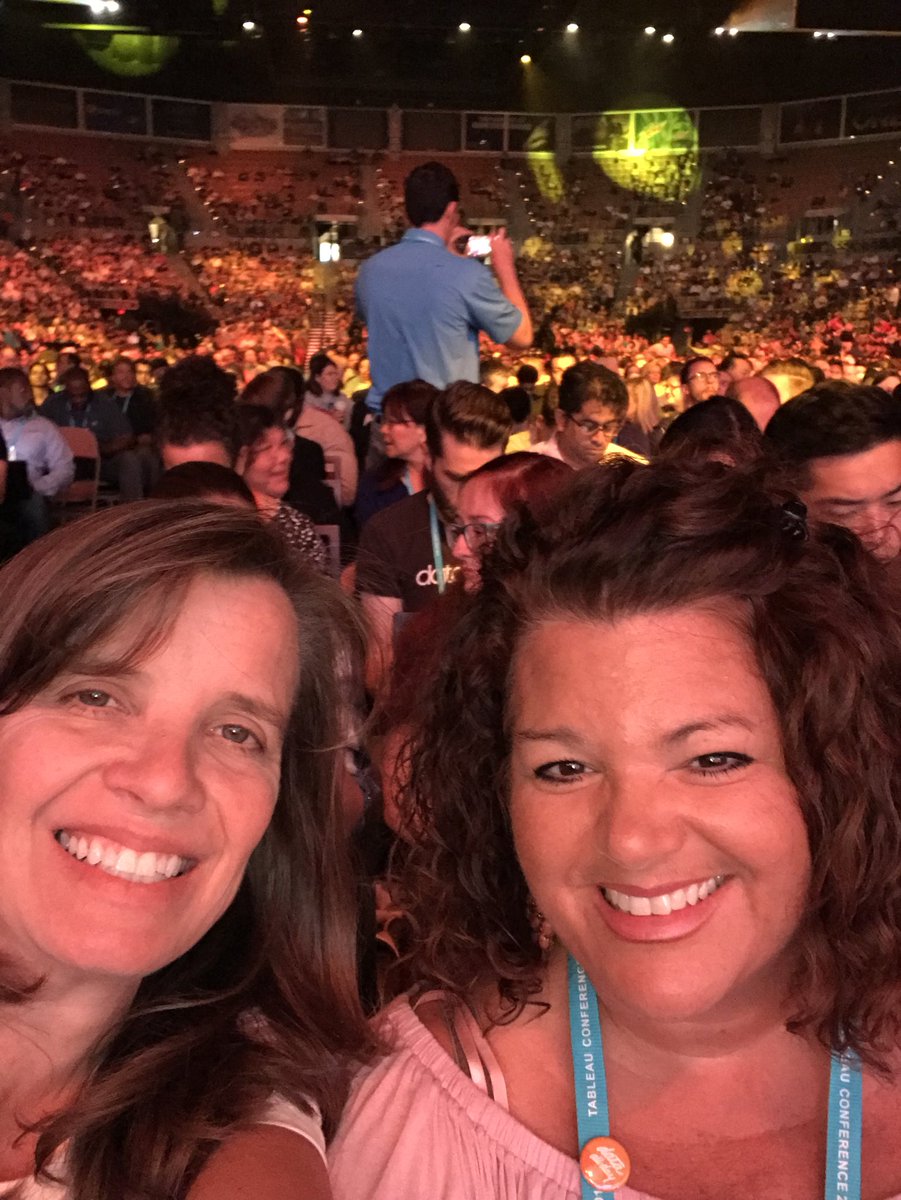 alletasiri's tweet photo. Front row and hyped for @Freakonomics   #data17 https://t.co/uHZaHpoMlL