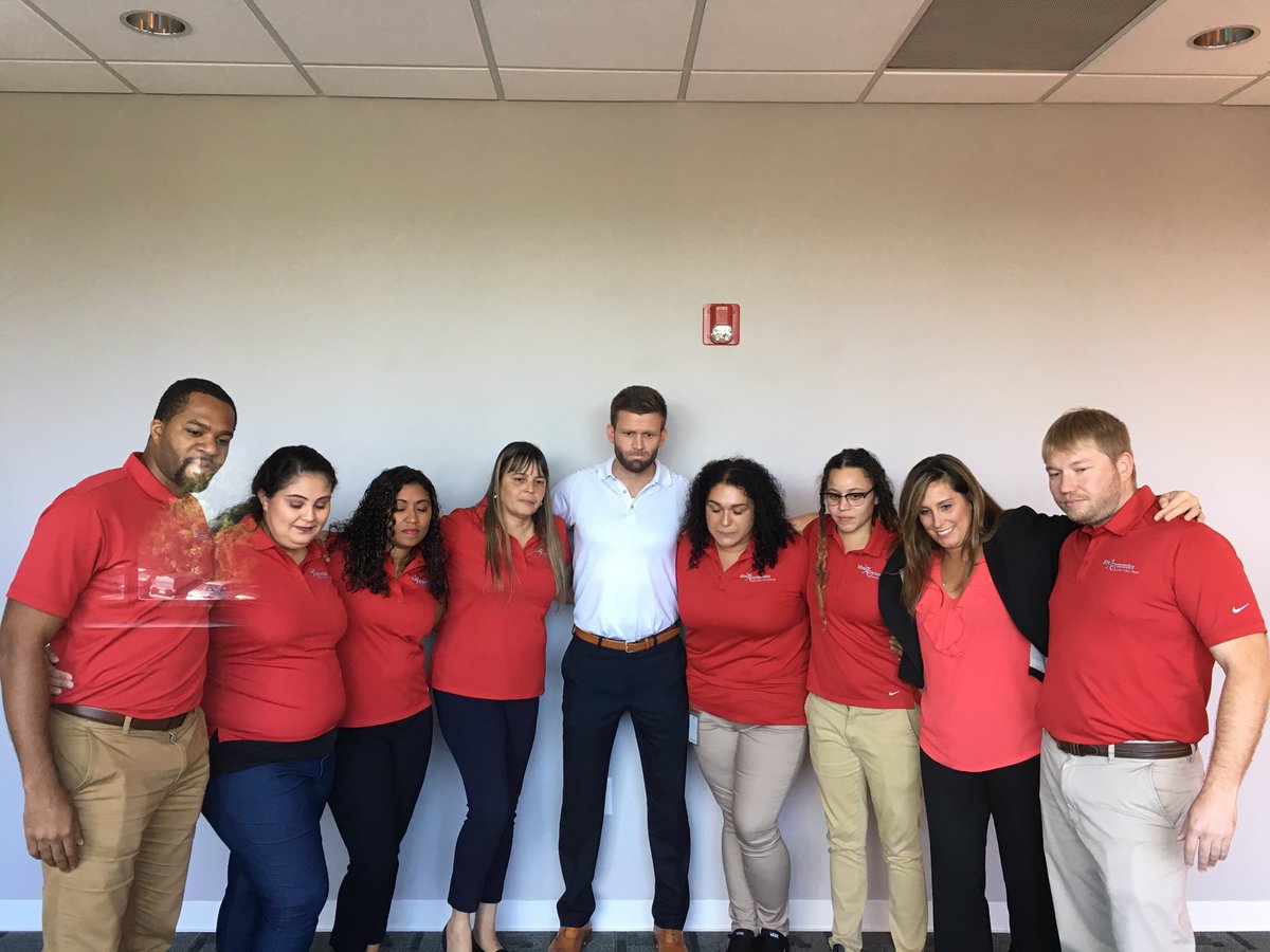 CLTeventpro's tweet photo. Group photo session underway with @hiredynamicsclt for @CBJEvents #BPTWCLT-- looking good! https://t.co/eyCplmOsE4
