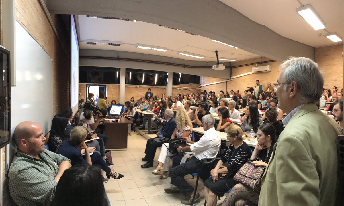 francycolu's tweet photo. Grande partecipazione per il convegno @GiuliaGiornalis @univca su stereotipi mondo femminile nel giornalismo https://t.co/kT4MGLBibv