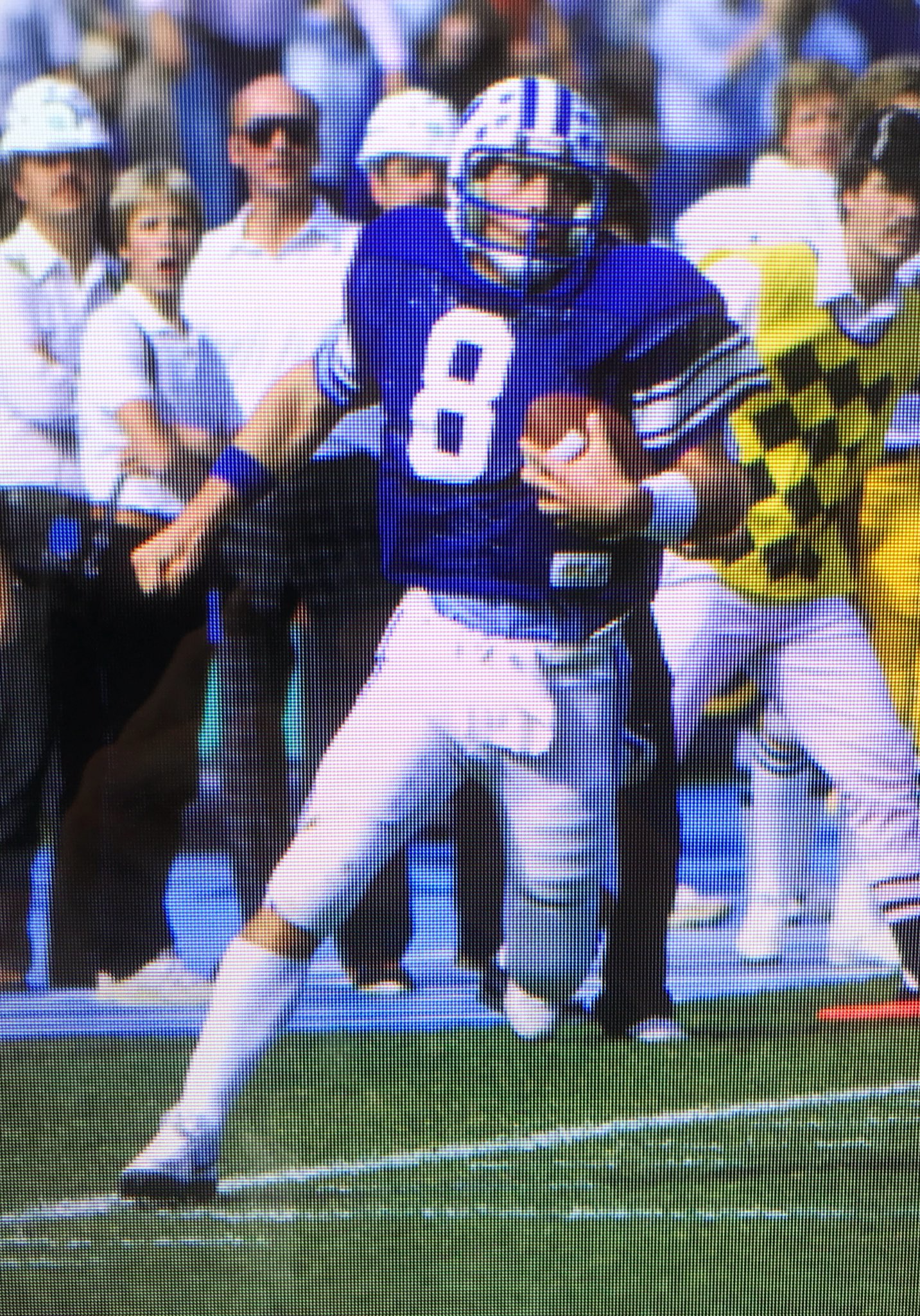 Cougars! We want to wish a very happy birthday to great, and Hall of Fame quarterback Steve Young!   