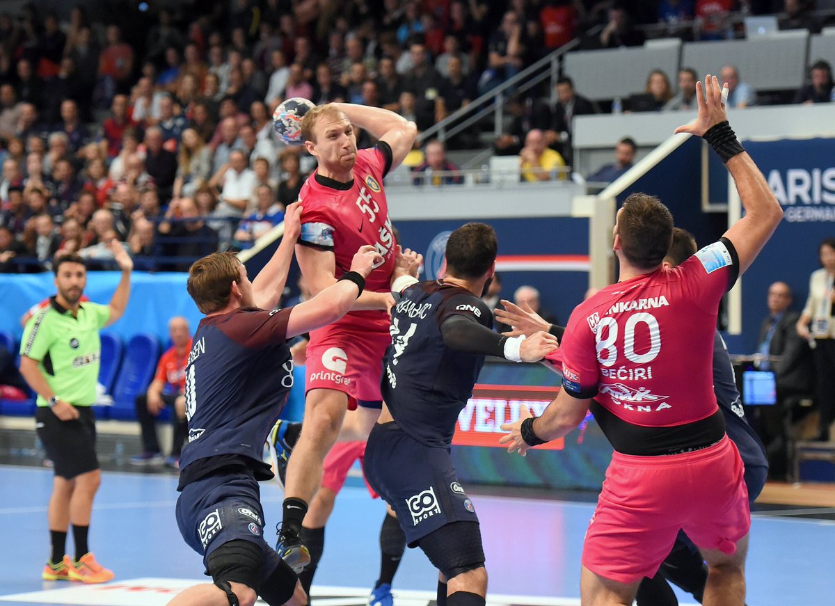 bolcarius's tweet photo. Congrats to #ZigaMlakar for making it into TOP 5 and being named the @ehfcl palyer of the round! 💪 @RKCPL #handball 🇸🇮 https://t.co/dPS9ybqwKo