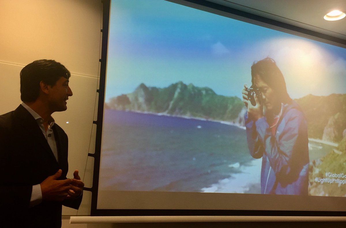 Lady_moon000's tweet photo. Thanks @illacdiaz for your inspiring experience @SalesforceFR !#lightforceproject  @literoflight https://t.co/hN4k7jm1Vk