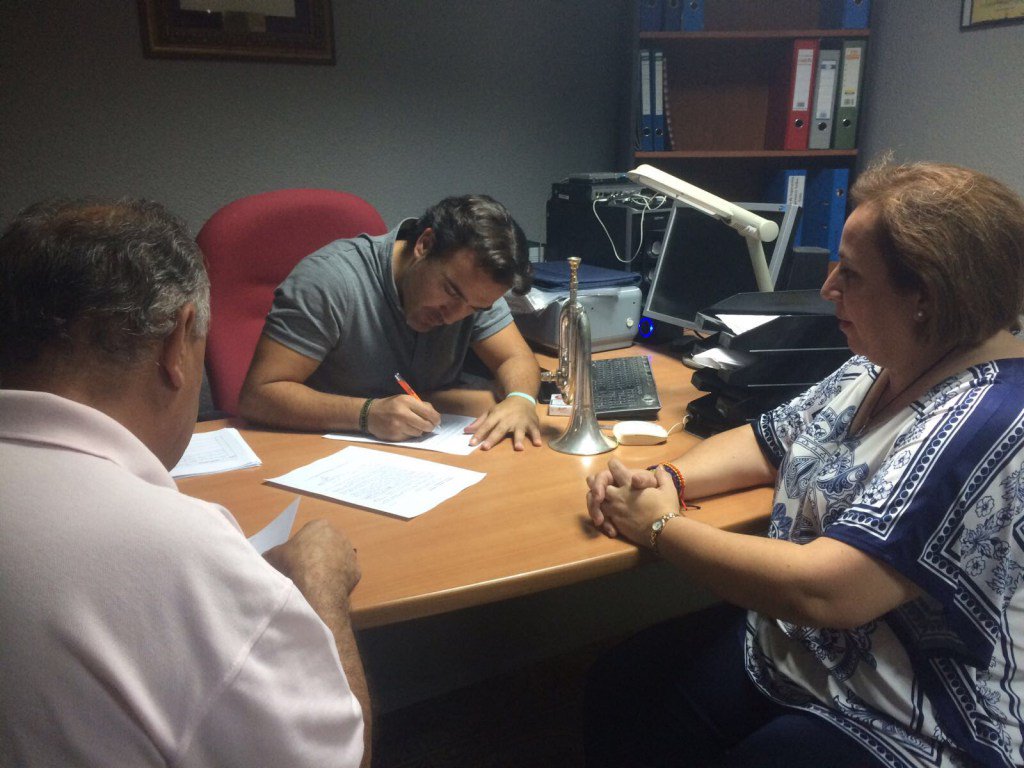 Firma contrato con la BCT Ntra. Sra. del Rosario de Linares veracruzjaen.es/2017/10/11/fir…