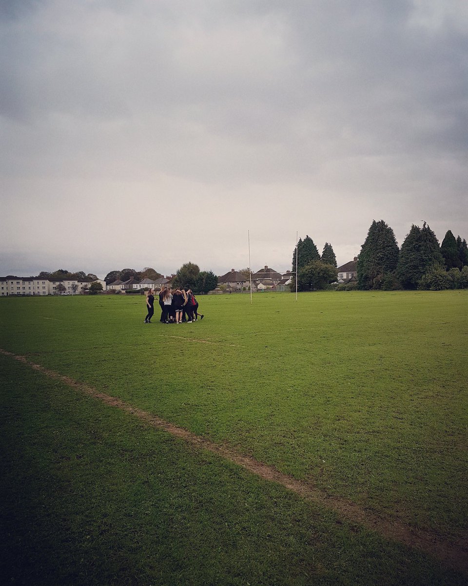 1st Welsh @SoHKCharity girls are loving the 🏉 but some don't have boots/kit.DM me if you have old kit 2 donate,would make a big difference!