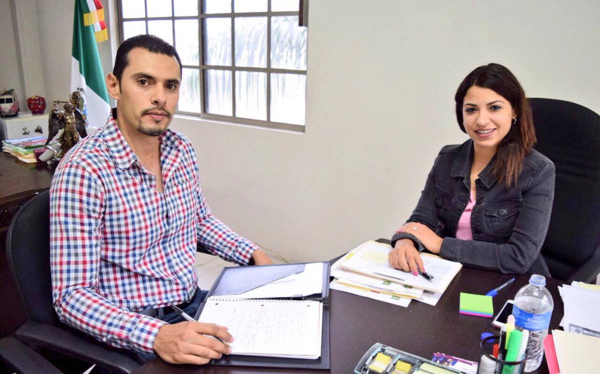 Gabyoss's tweet photo. Reunión de trabajo con el alcalde electo Sergio Zenón Velázquez #Nava #ÚltimoAño @Zenon_Velazquez @Nava_Coahuila https://t.co/l34idVPH1x