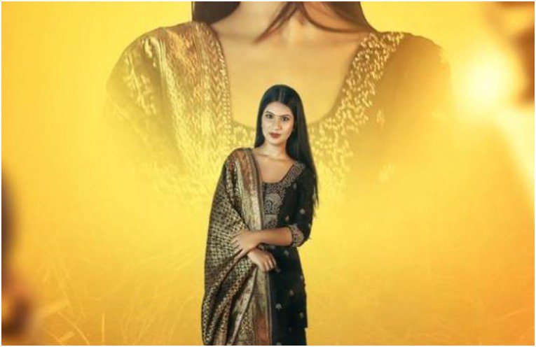 cinematicforyou's tweet photo. Chiku Chiku Song Lyrics by Simran has been published on  - https://t.co/snMF050pDE https://t.co/FTdBH1TBXB