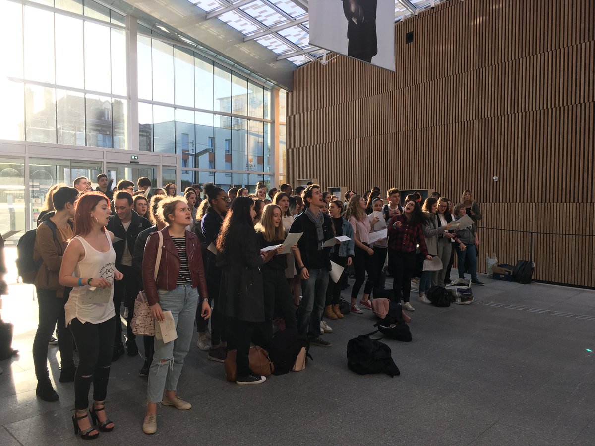yschools_edu's tweet photo. On arrive à mi-parcours de la #MusicWeek2017 ! Ca avance ! 😀 https://t.co/HHiShfACdd
