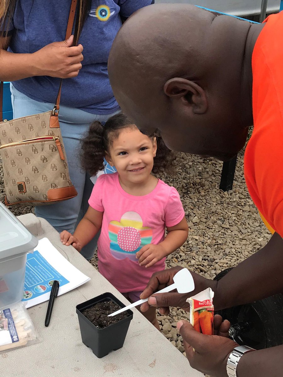 _OwenLynch's tweet photo. Open house at MLK Freedom Garden, #GetHealthyDallas helps community orgs use seedlings to start their own gardens https://t.co/Pixfu9vNqt