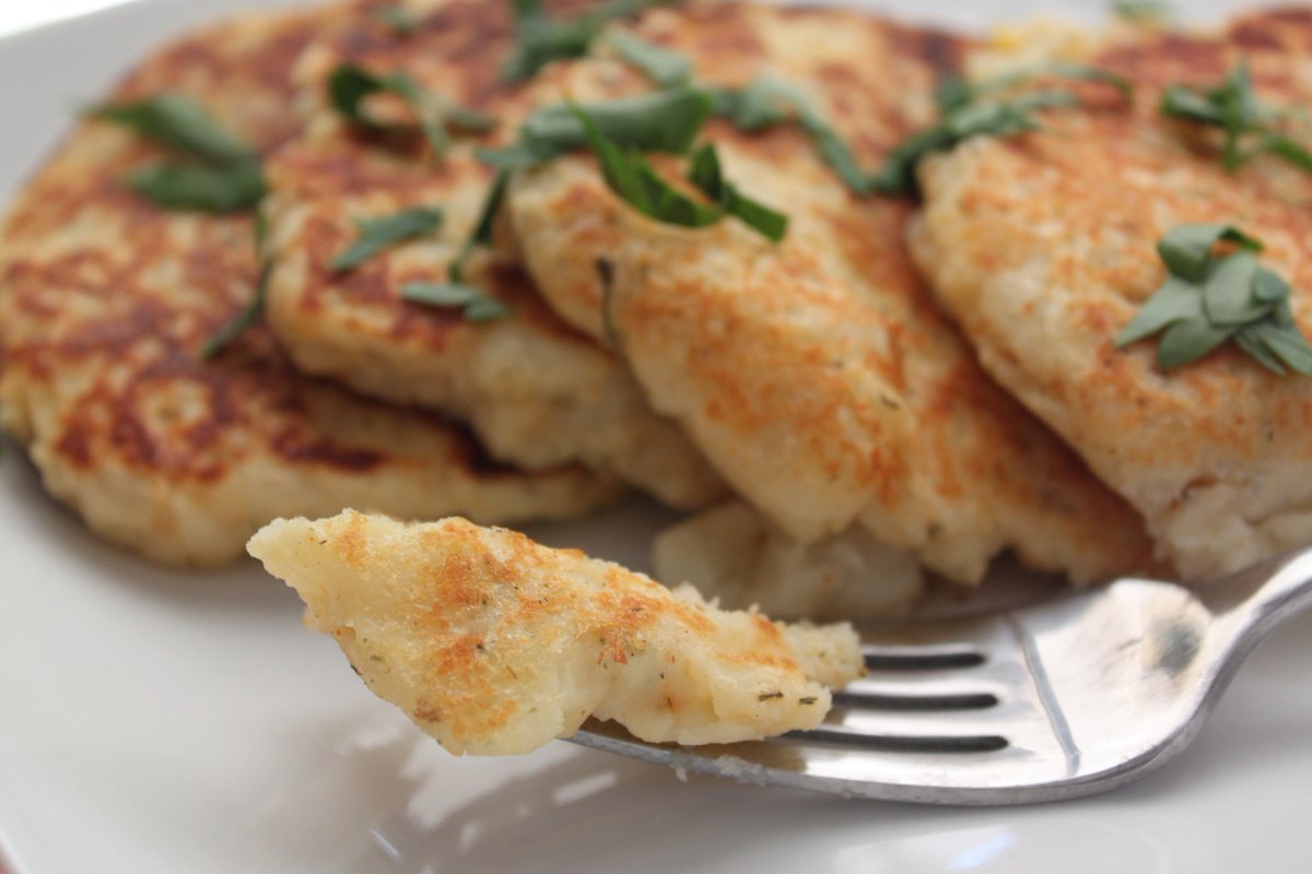 Cook1handed's tweet image. Leftover mashed potatoes have never looked better. Recipe at cooking1handed.com/2017/10/11/ran…
#mashedpotatopancakes