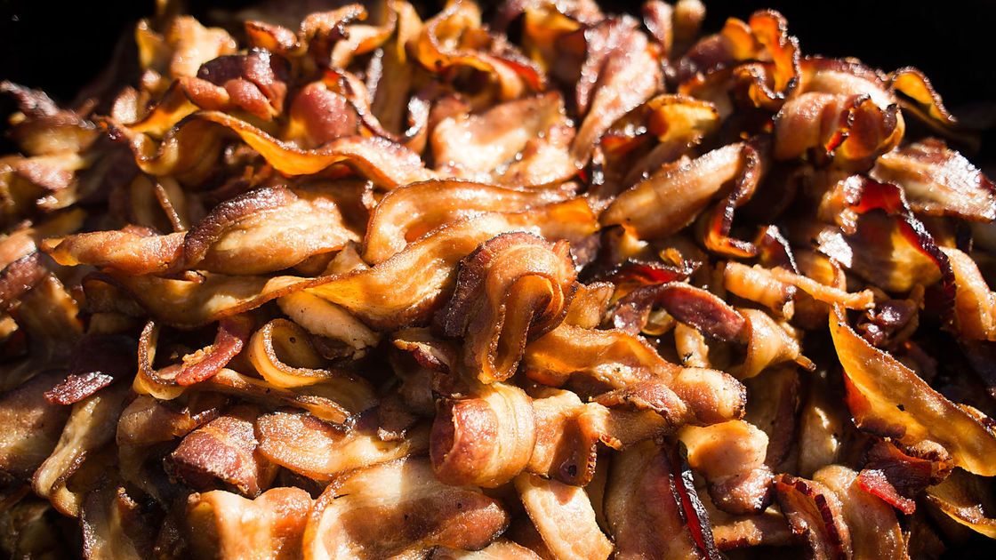 scj's tweet photo. SOO-weet meat! #BaconFest to bring sizzle back to #SiouxCity on Saturday https://t.co/qsbgUDCOoi https://t.co/fh07qKoggZ