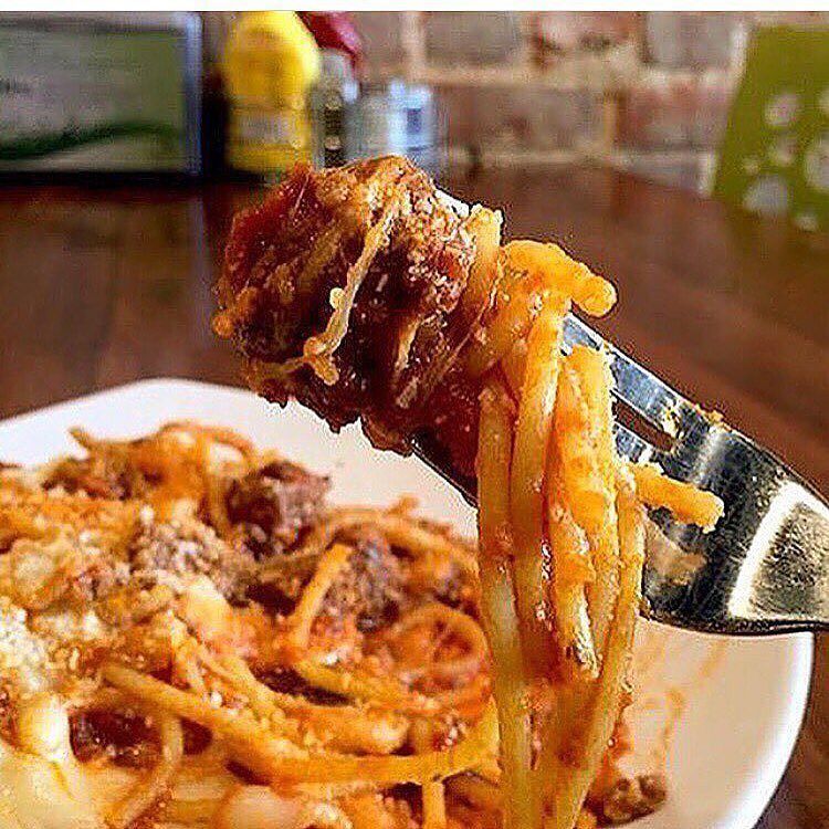 YoMamasMeals's tweet photo. #LastPost Spaghetti is what’s for lunch!! Salad &amp; bread come with it!! #MealOfTheDay https://t.co/7CIartdyKu