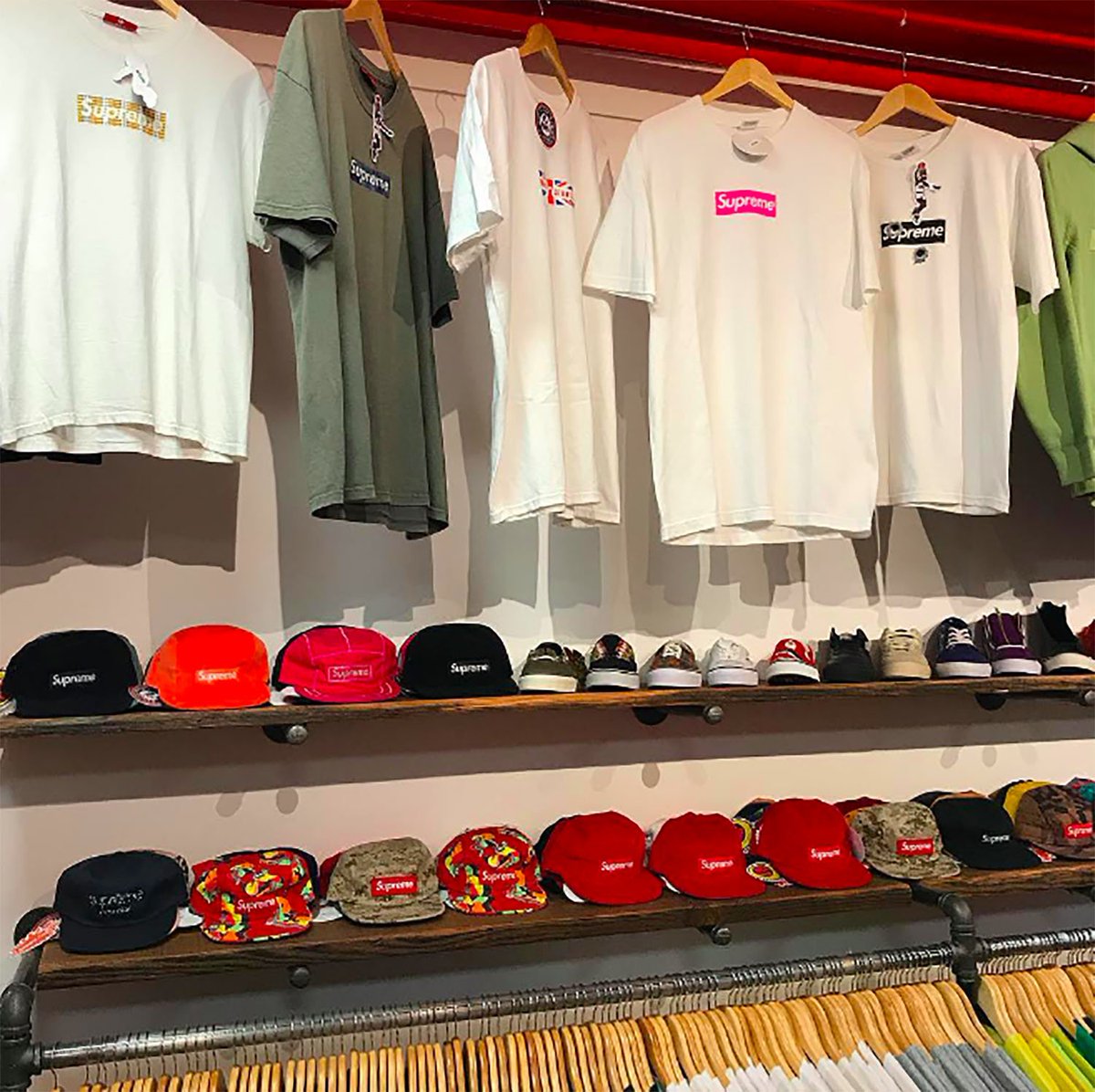 Complex Style tweet media