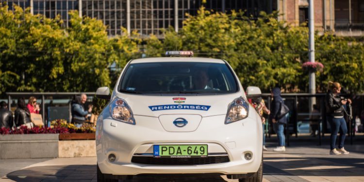 ecarshu's tweet photo. Az első elektromos rendőrautó Magyarországon https://t.co/uG8XUmqwNG #rendorseg #magyarorszag #budapest #ev #magyarhirek #kovess https://t.co/v4PYTwlf7y