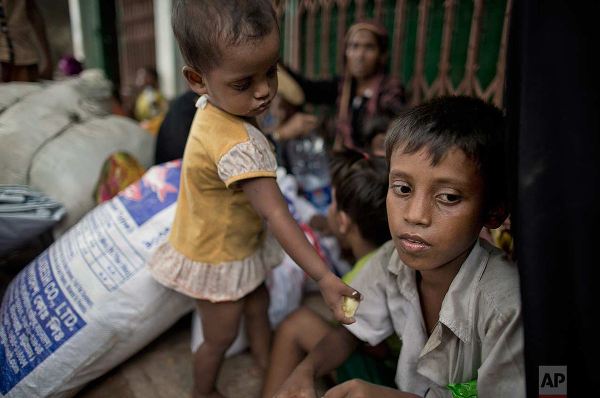 AP_Images's tweet photo. A Rohingya boy’s struggle to reach Bangladesh: https://t.co/xstBY4EW6o | Photos @Gemunua https://t.co/6cMDSWVnlU