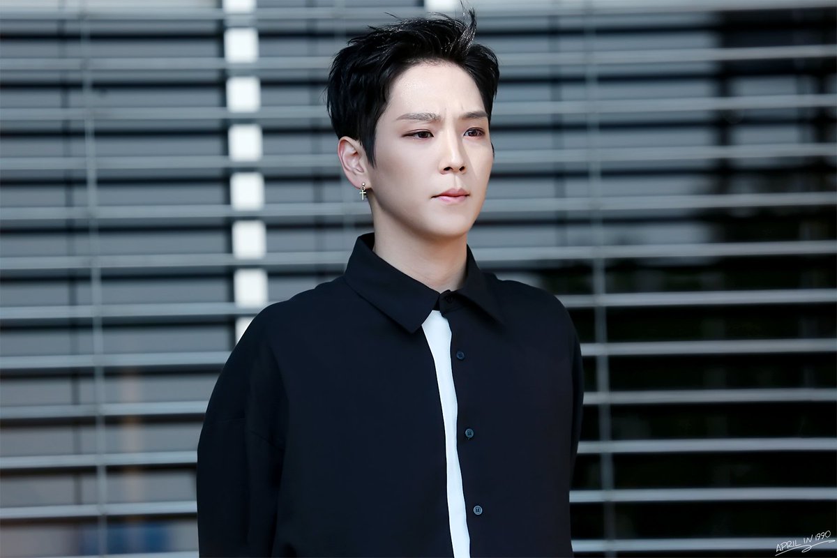 April_in_1990's tweet photo. 170922 #힘찬 @BAP_Himchan 보고싶다 [https://t.co/oQVR46UACG] [https://t.co/oLkEBxZ7OX] [https://t.co/IqVcOqPlQd] https://t.co/h6tDobUA8z