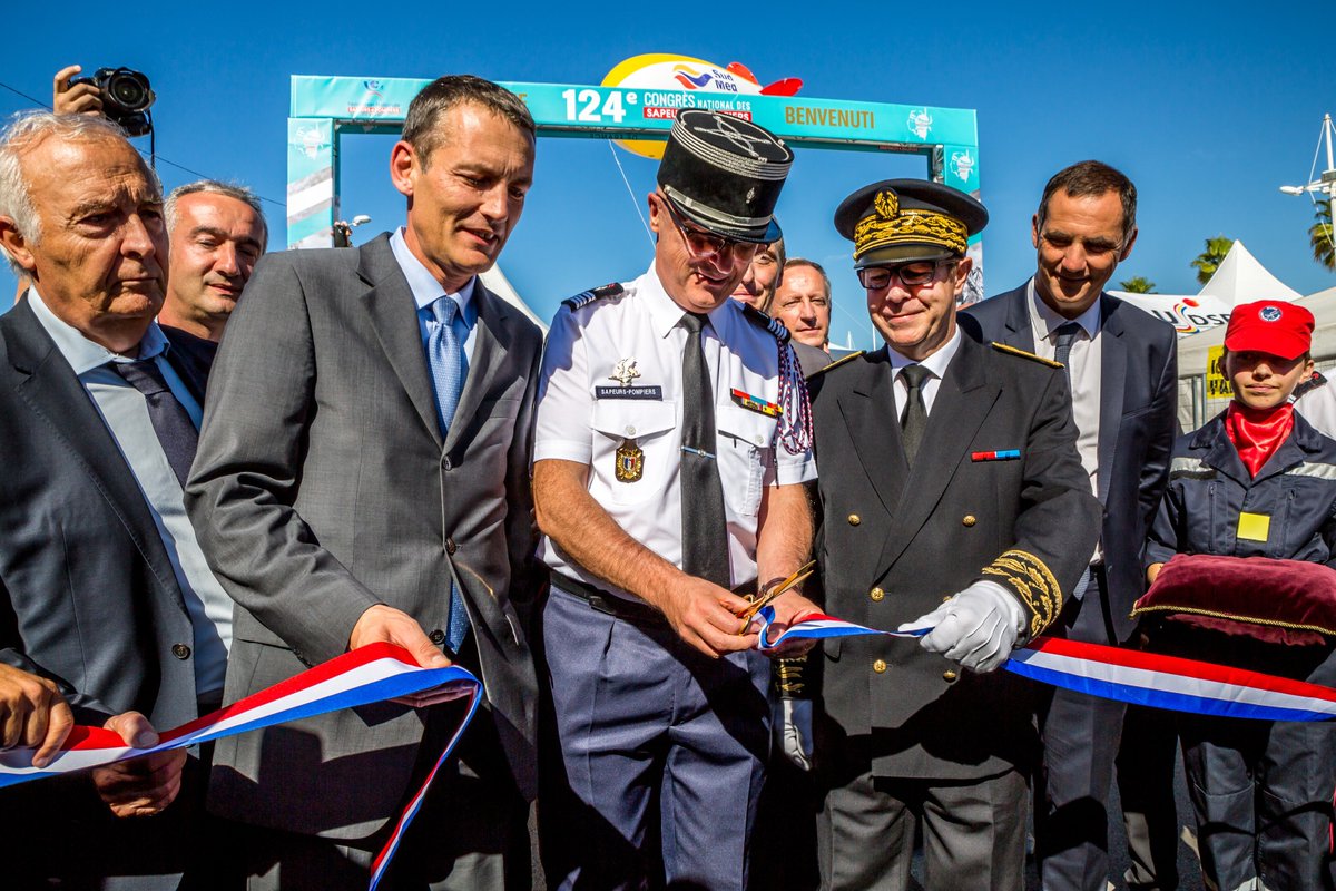 PompiersFR's tweet photo. #CongrèsSP2017 - Une inauguration dynamique pour le 124e Congrès national des sapeurs-#pompiers de France ! ➡️https://t.co/Oc2ax6G8rY https://t.co/CCJ47aLlsx