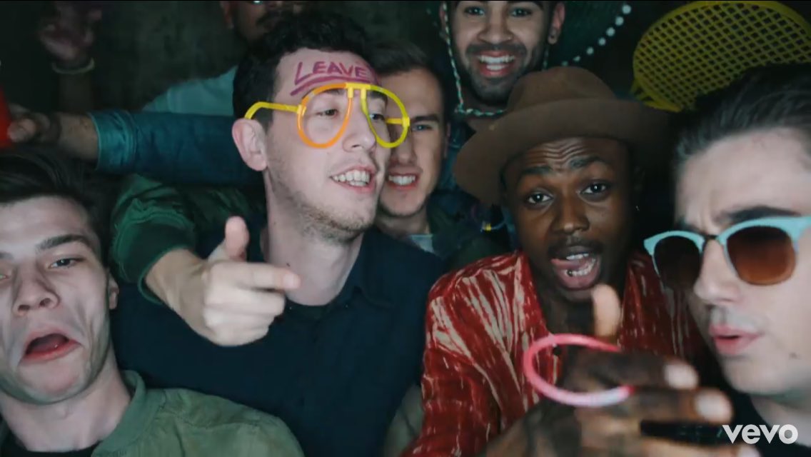 _SAMBOLT_'s tweet photo. Absolutely madness this was😜 catch me with the main guys @KemCetinay and @chrishughes_22 in their new music video: https://t.co/uBVCFzawx4 https://t.co/smzFZ9JEIN