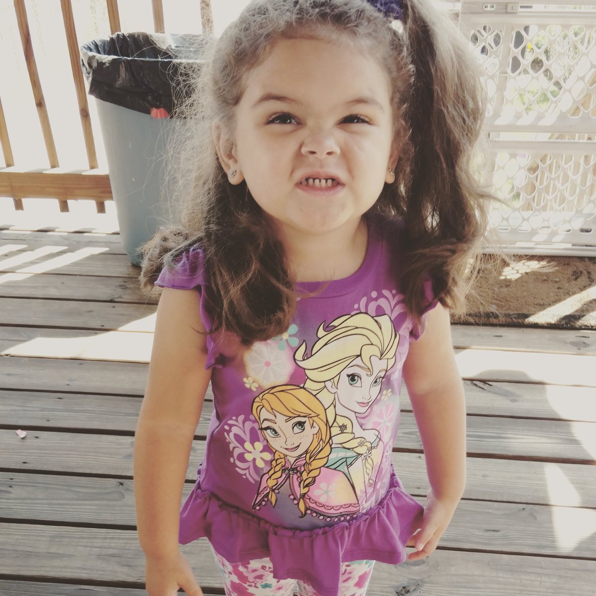 Briellez16_'s tweet image. Oh WOW my daughter would flip if she opened this on Christmas she loves #vamperina #tweets4toys #justplaytoys #giveaway  her scary face lol