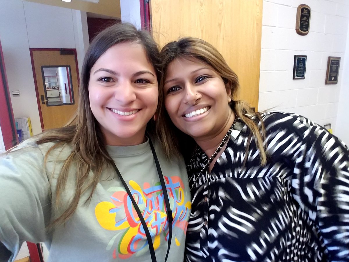 catalinavg88's tweet photo. Shout out to one of the nicest and most helpful workers at HPPM! 💖 #hppmbobcats #risdgreatness #cantstoprisd #copyroom https://t.co/vuzZ0JRcd8