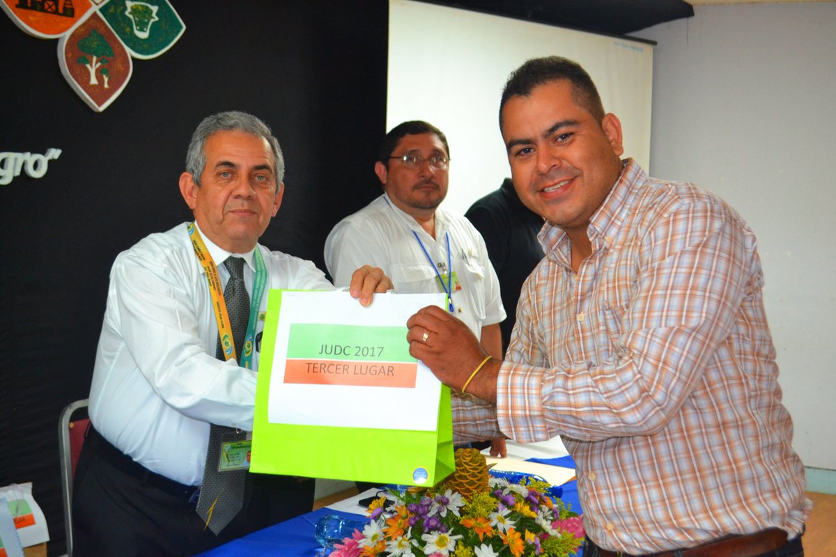 UNAnicaragua's tweet photo. #EnImagenes : La #JUDC finalizó premiando a los ganadores en los diferentes proyectos de #Ciencia , #Tecnología e #innovación . https://t.co/25rVQKXac0