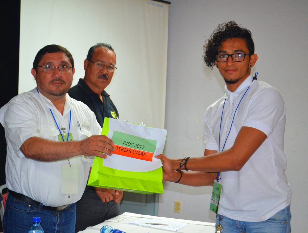 UNAnicaragua's tweet photo. #EnImagenes : La #JUDC finalizó premiando a los ganadores en los diferentes proyectos de #Ciencia , #Tecnología e #innovación . https://t.co/25rVQKXac0
