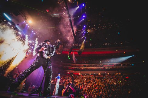 KidRock's tweet photo. Relive the moment. Gallery from Kid Rock's 6 sold out Detroit shows is here: https://t.co/OQRG6IIvzr https://t.co/01TFx7FL8L