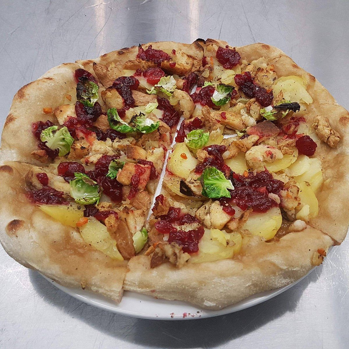 diepieyeg's tweet photo. Our feature pizza this week only! Thanksgiving pizza! Gravy, Potatoes, Turkey, Stuffing and Cranberry Sauce. Gluten-Free available as well! https://t.co/YtvRqivVFD