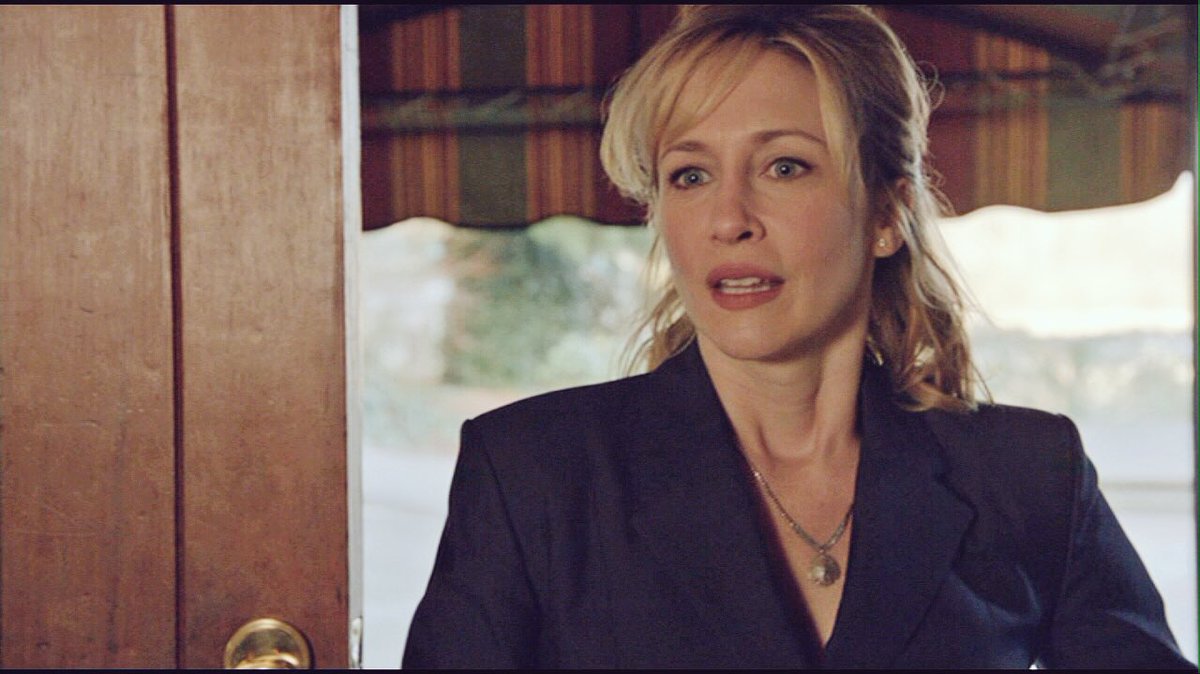 VFDoingThings's tweet photo. vera farmiga walking into the store like a mother fuckin' boss (2013) https://t.co/daT62Emk7V