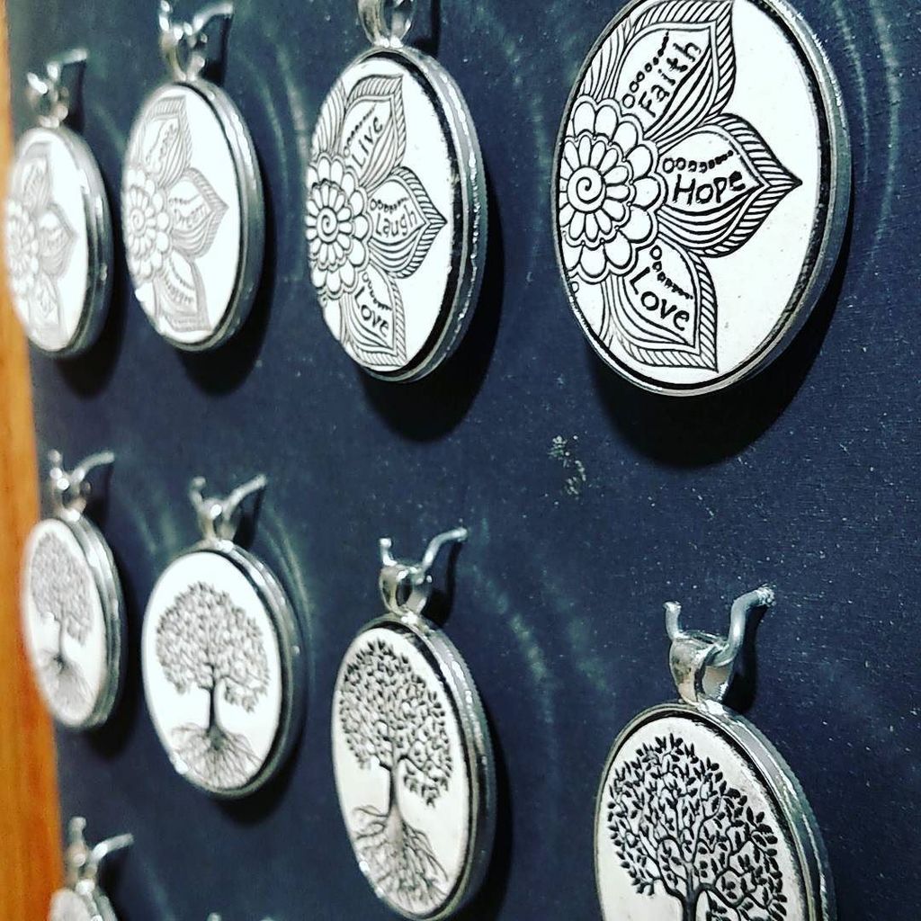 ClayHopeJewelry's tweet photo. We're so excited to announce one of the new additions to our roster. New #flower and #tree pendants are available now!
.
.
.
.
.
#clay #hop… https://t.co/mYrbG8tVtv
