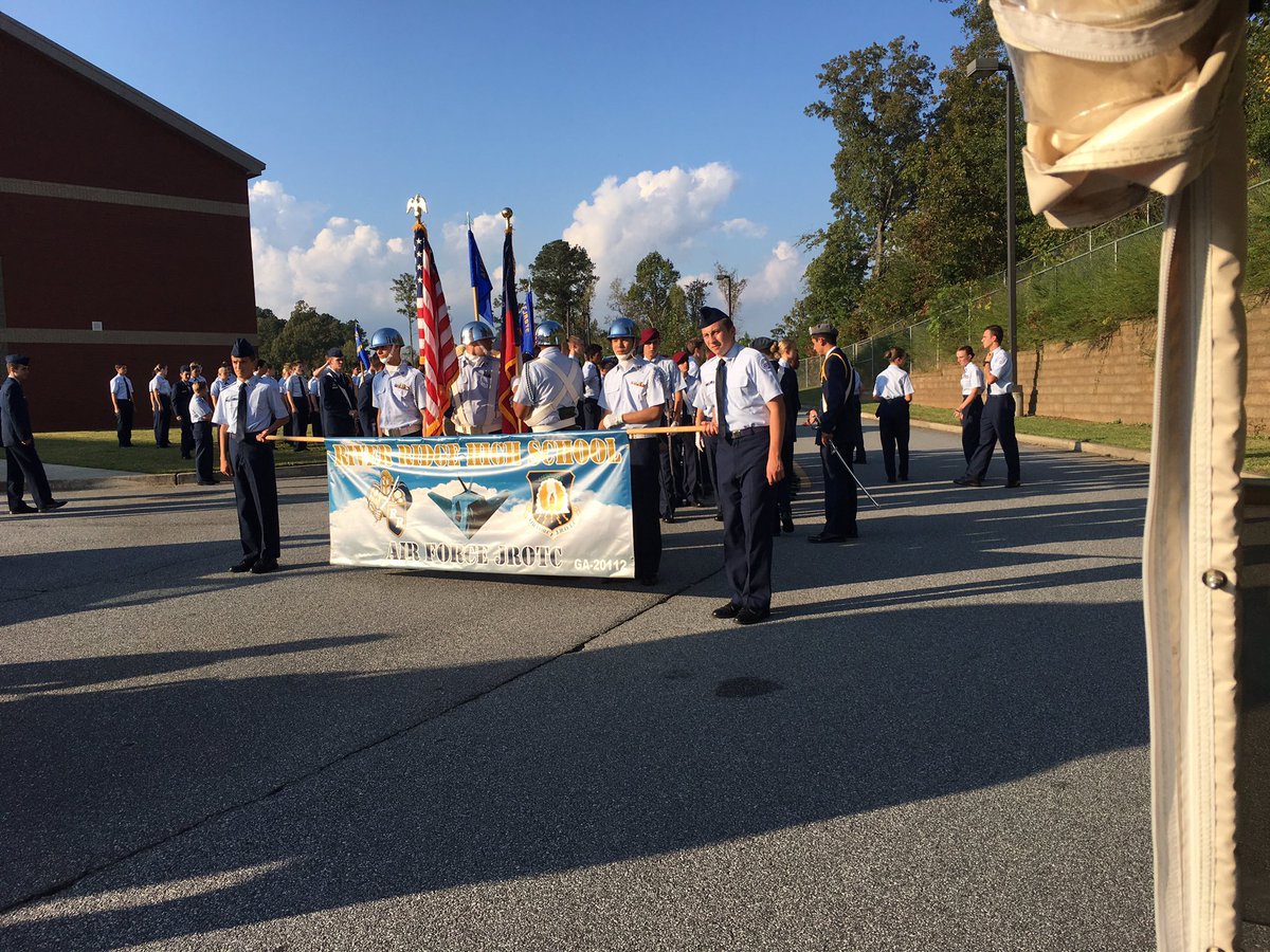 KnightNation_09's tweet photo. HOCO parade 2017... https://t.co/vL7uGadov7