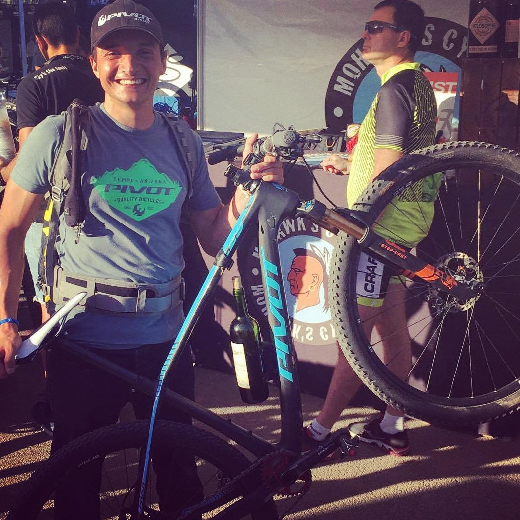 ThomasVincent66's tweet photo. For the ones dreamin' about it, #Fidlockbike has made it come true. Let's go for some festive rides #rocmtb #rocseries #fidlock #pivotcycles https://t.co/0RsQxdmDir